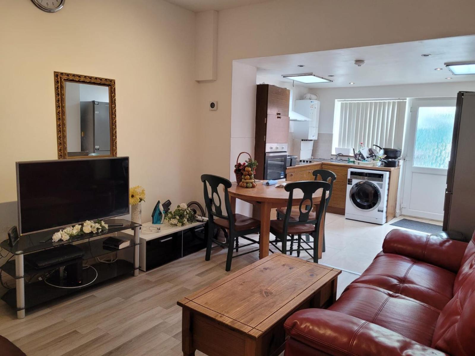 Nice Double Bedroom Near Qmc 노팅엄 외부 사진